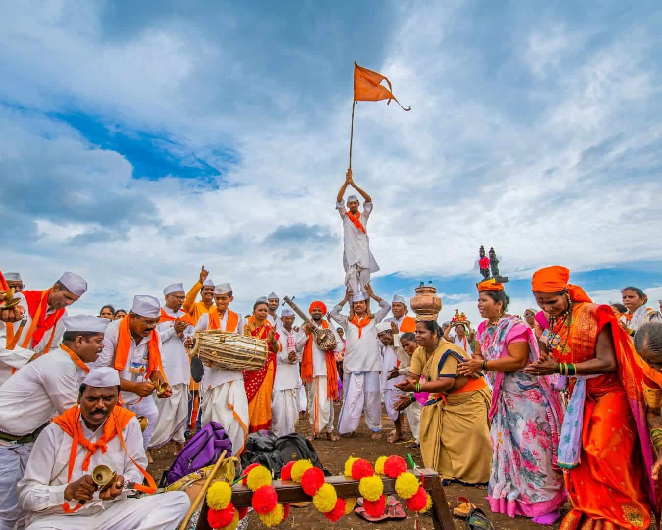 24 Hours Inside a Wari Ringan in Maharashtra: Dust, Devotion and a Dance with God